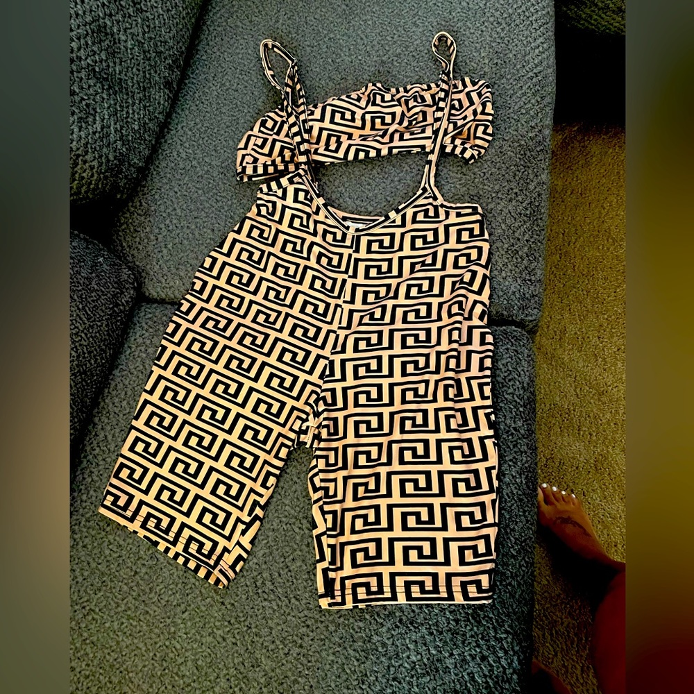 Bra comes with jumpsuit very stretchy and sexy